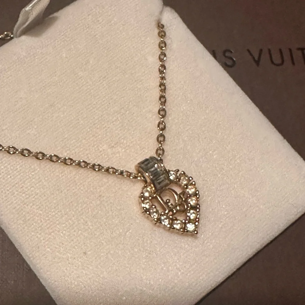 Rare❤️Vintage DIOR heart necklace gold tone Christian Dior pendant necklace - Picture 10 of 15